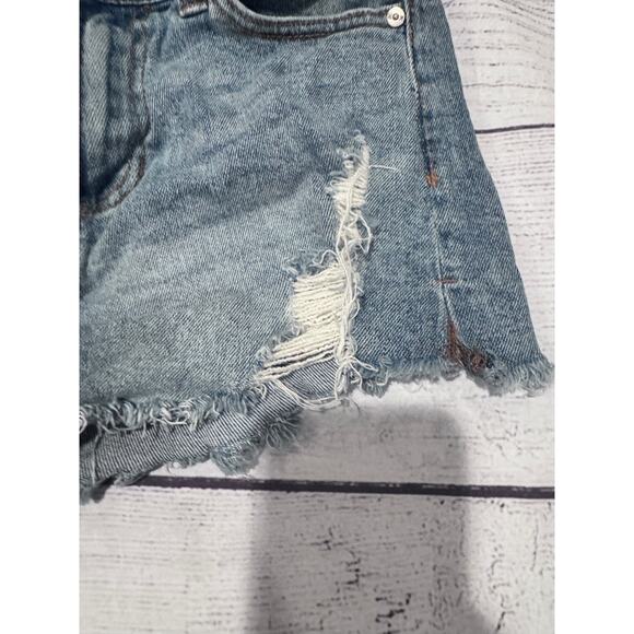 Kendall + Kylie The Icon Short - Picture 6 of 8